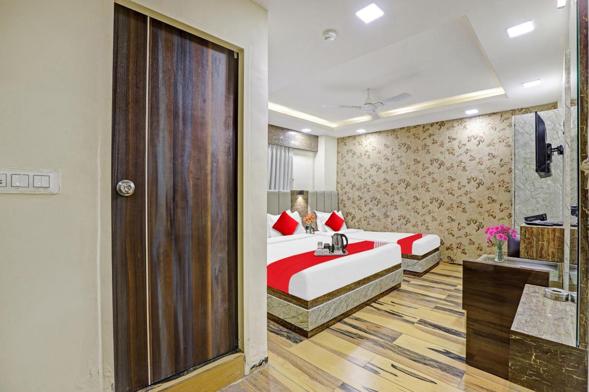 Collection O Hotel Raj Palace Vadodara Exterior foto
