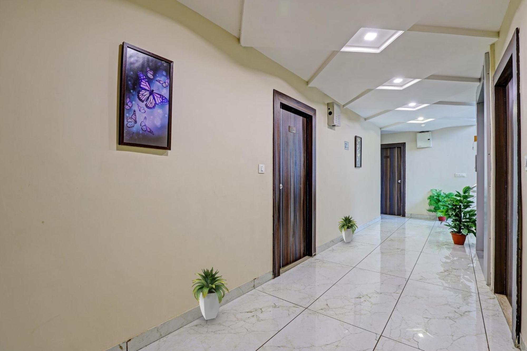 Collection O Hotel Raj Palace Vadodara Exterior foto