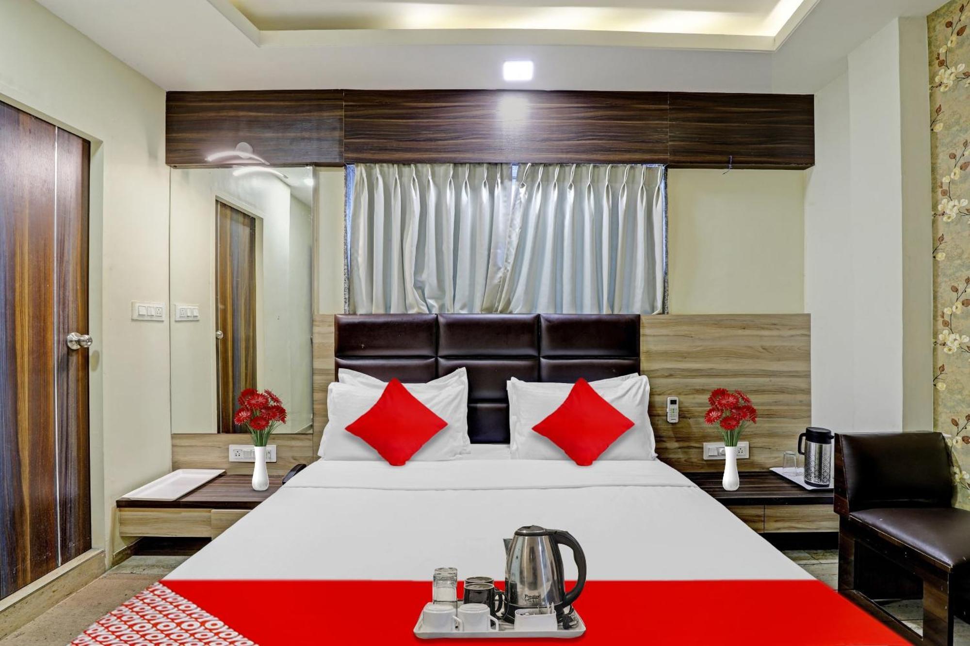 Collection O Hotel Raj Palace Vadodara Exterior foto