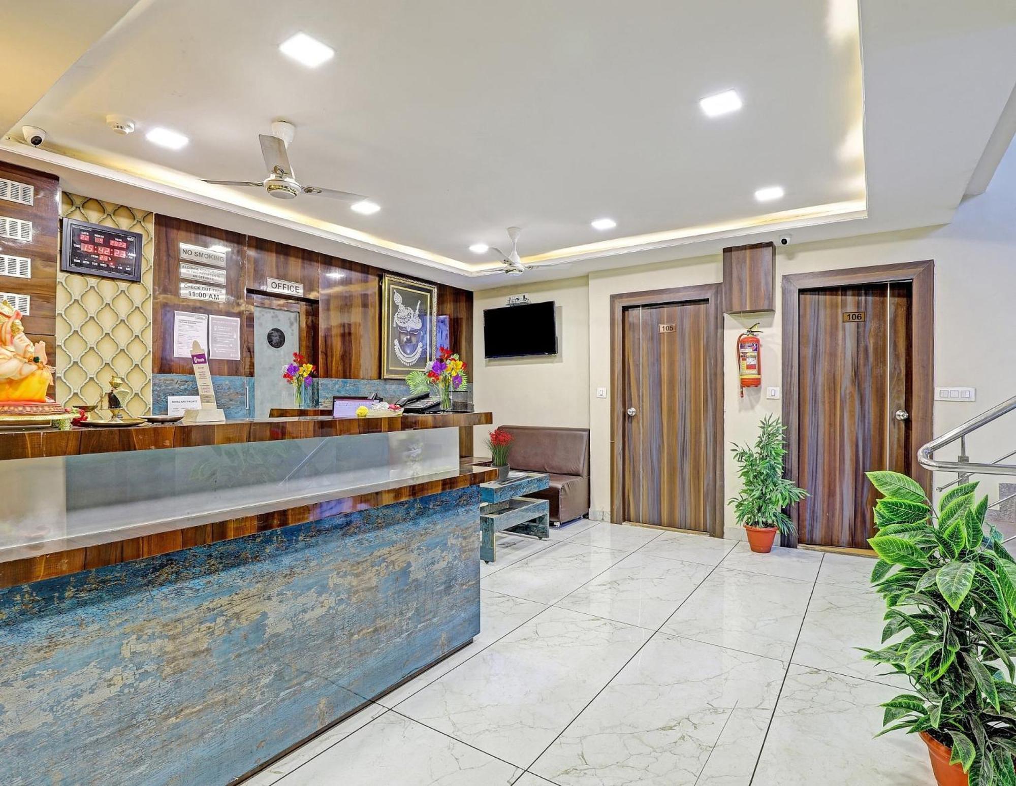 Collection O Hotel Raj Palace Vadodara Exterior foto