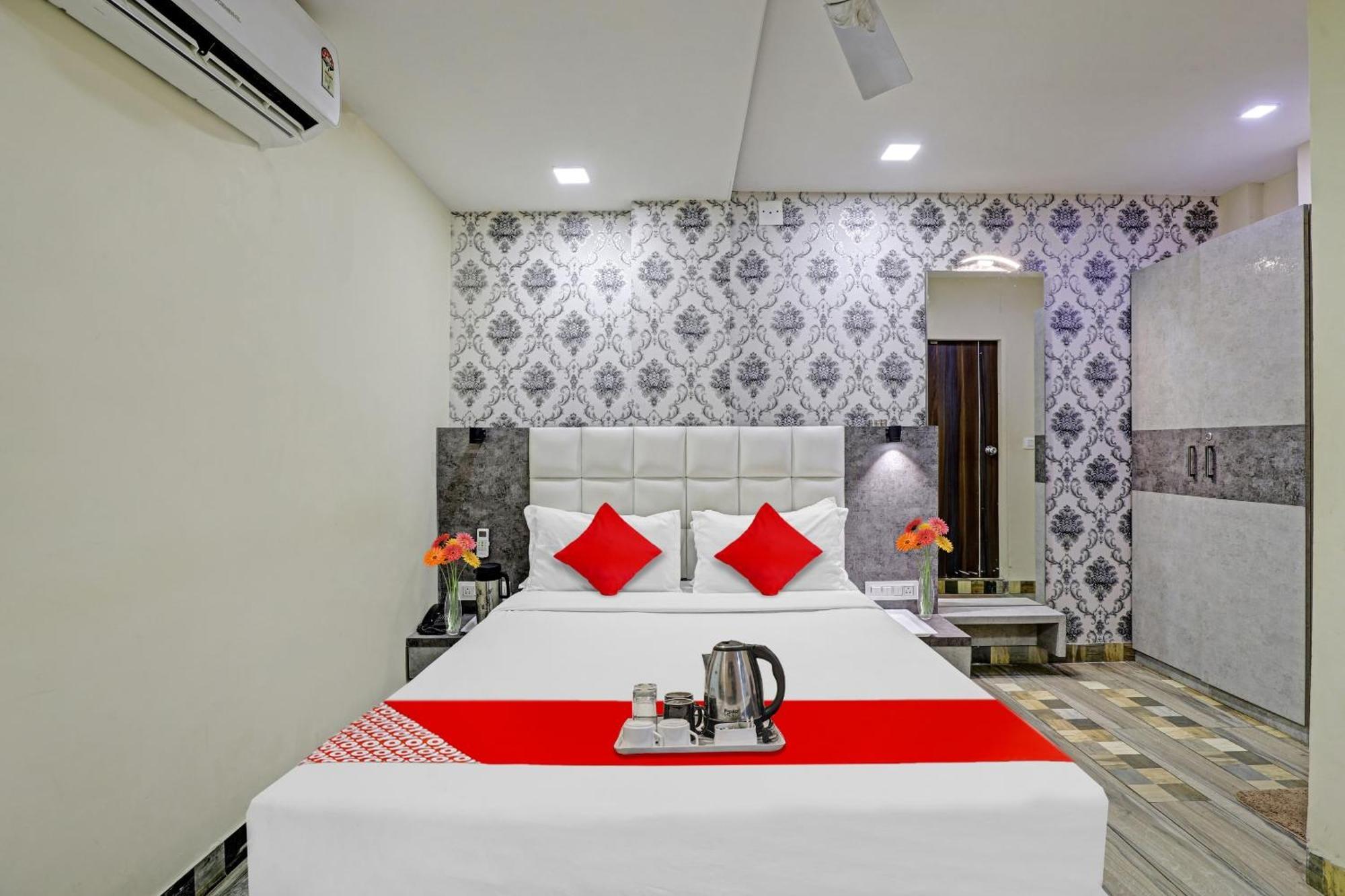 Collection O Hotel Raj Palace Vadodara Exterior foto